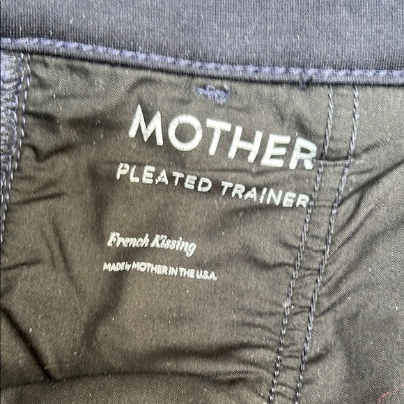 MOTHER Denim Pleated Trainer Pant in French Kissing - Picture 12 of 14